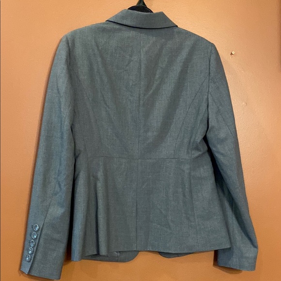 The Limited Gray Structured Blazer in size 8. - Picture 3 of 7